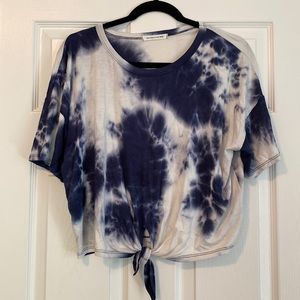 Woman’s cropped t-shirt